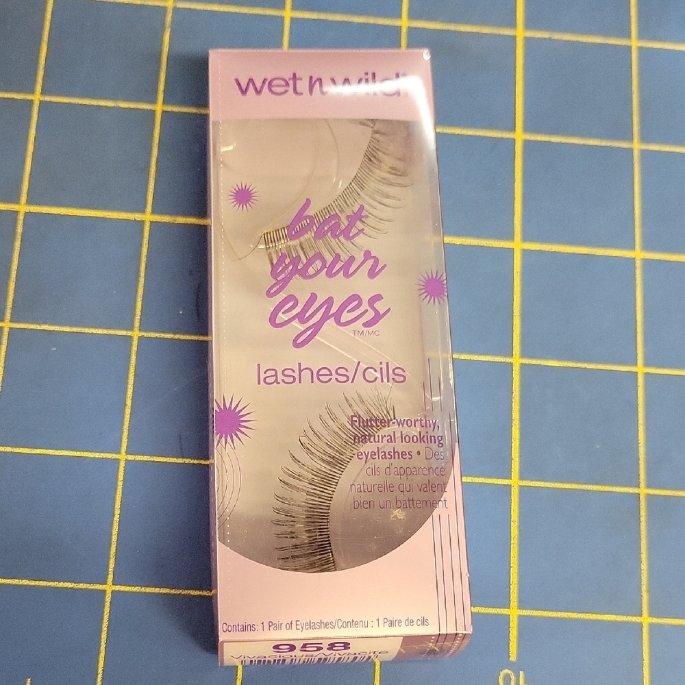 Wet n Wild Bat Your Eyes Lashes - Natural Look 958 Vivacious New